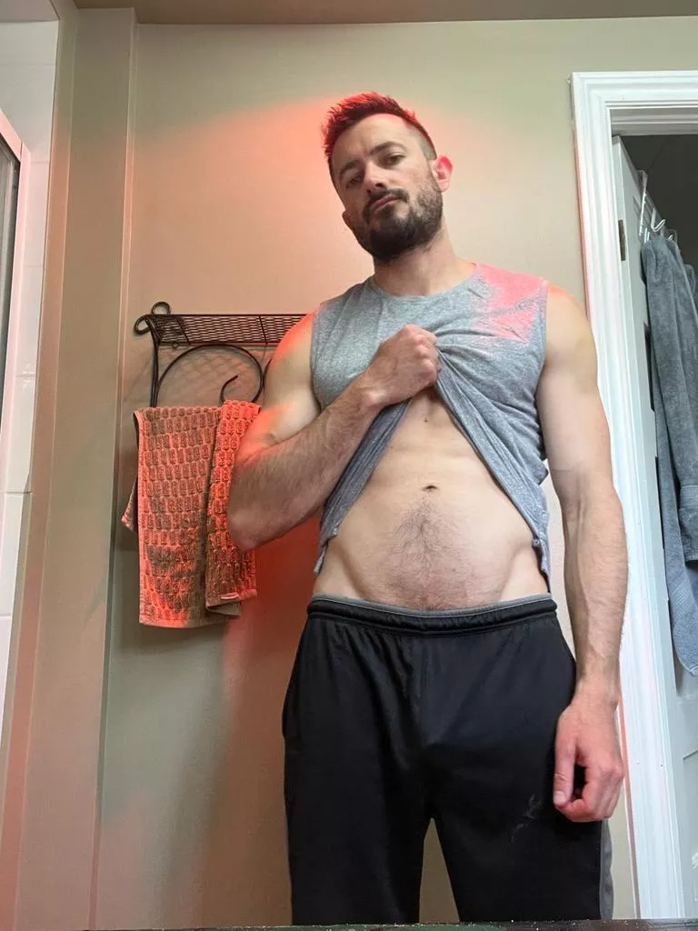 The neighborhood loved my running outfit today…