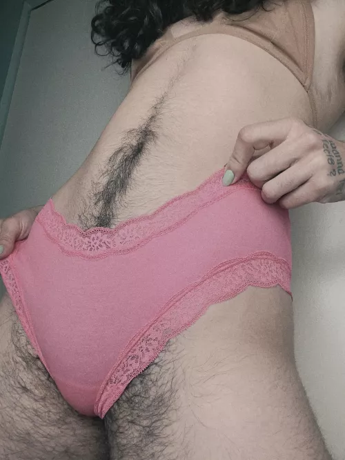 The queen of all hairy girls has arrived