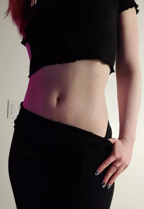 The shadows are very flattering, I swear my body does not look like this😂