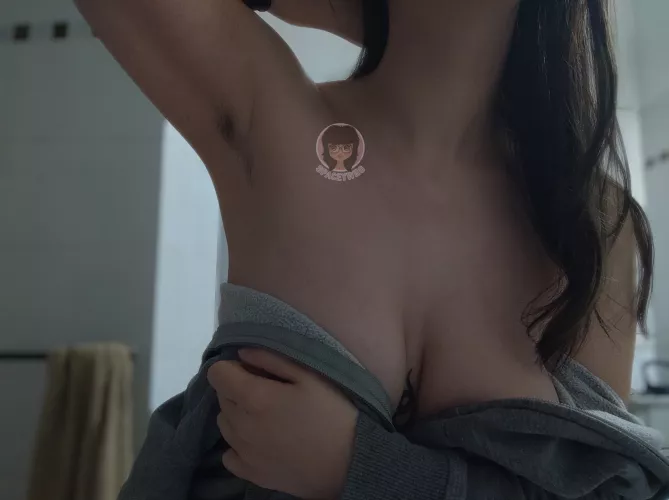 These armpits are made for sniffing 🎶