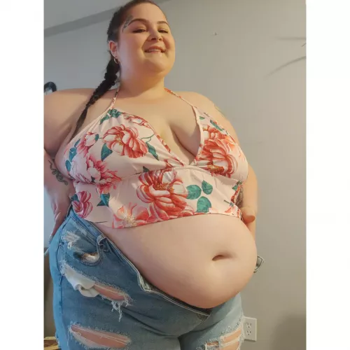 these fit only a few months ago 😌 I can't help myself with food , I love to watch myself grow 😍