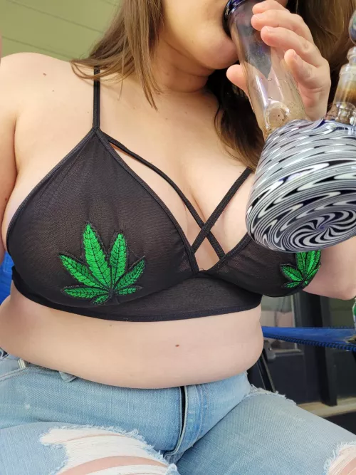 These jeans are killing me haha time to take them offfff