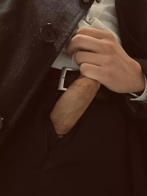 They know who run the office, the BOOS remain the BOSS😎