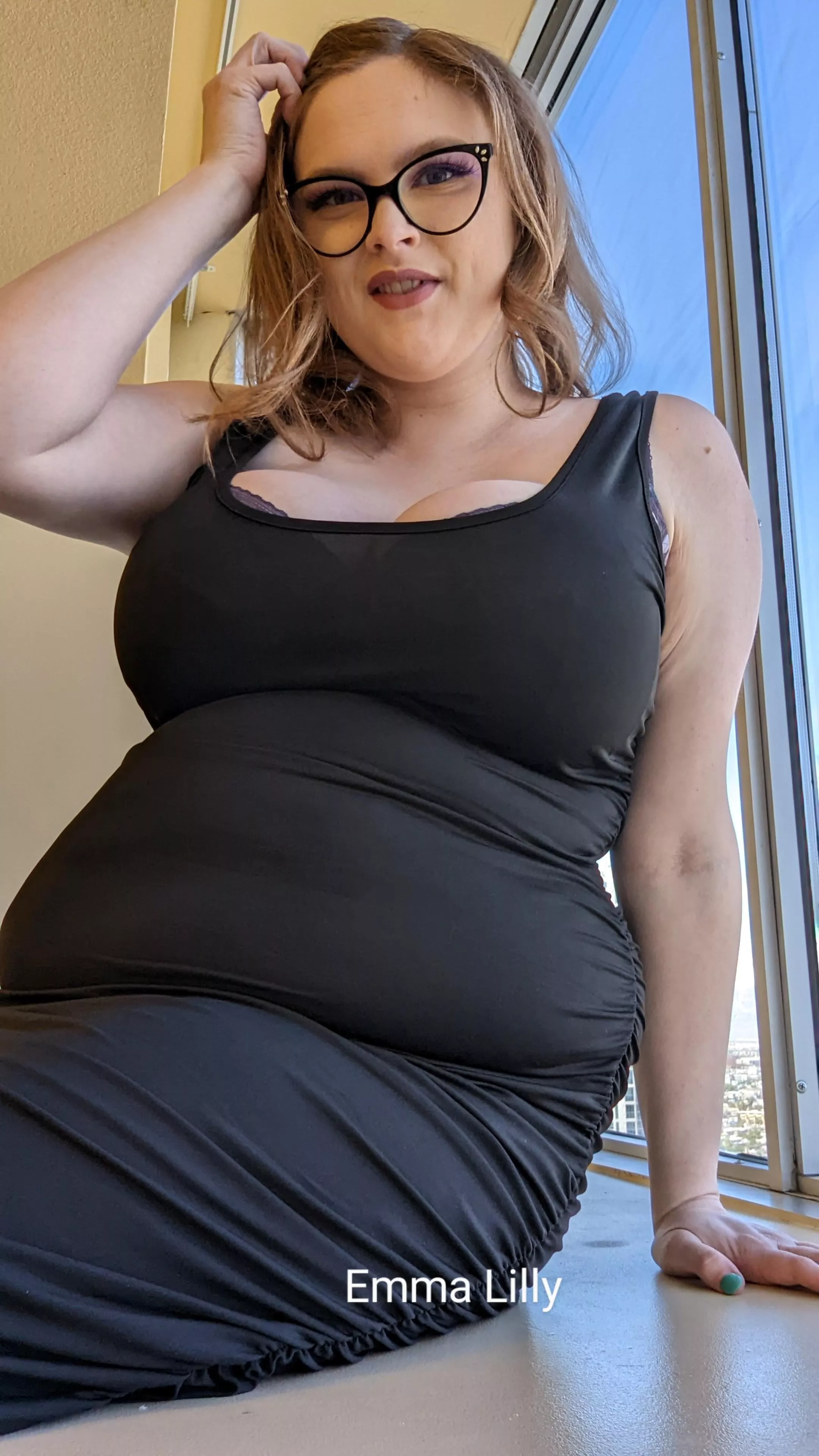 they say black is slimming but I still got rolls 😂