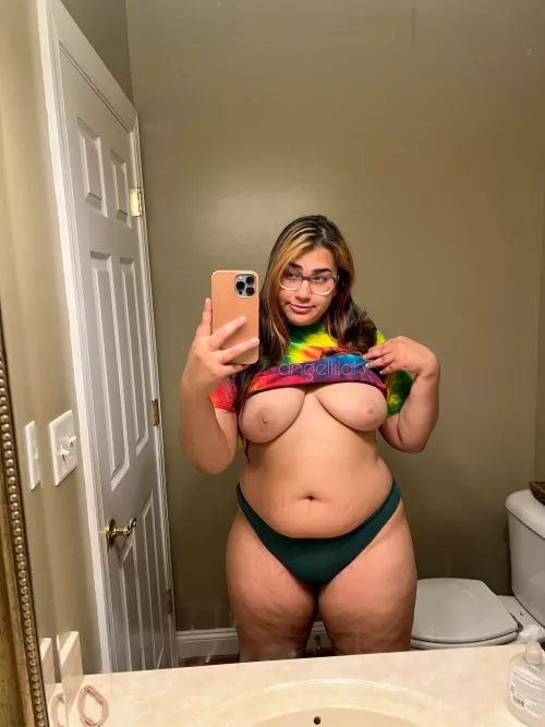 thick thighs save lives 🤍