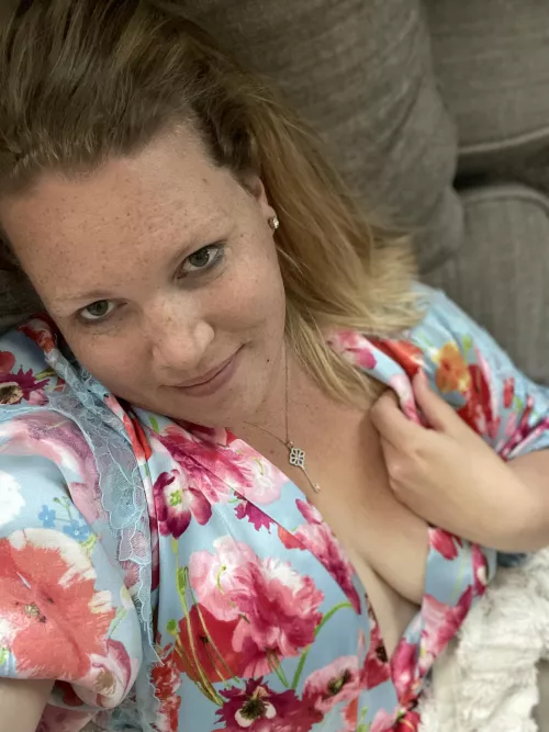 Thinking about heading out while my husband is at work! 😝 I love requests 😜