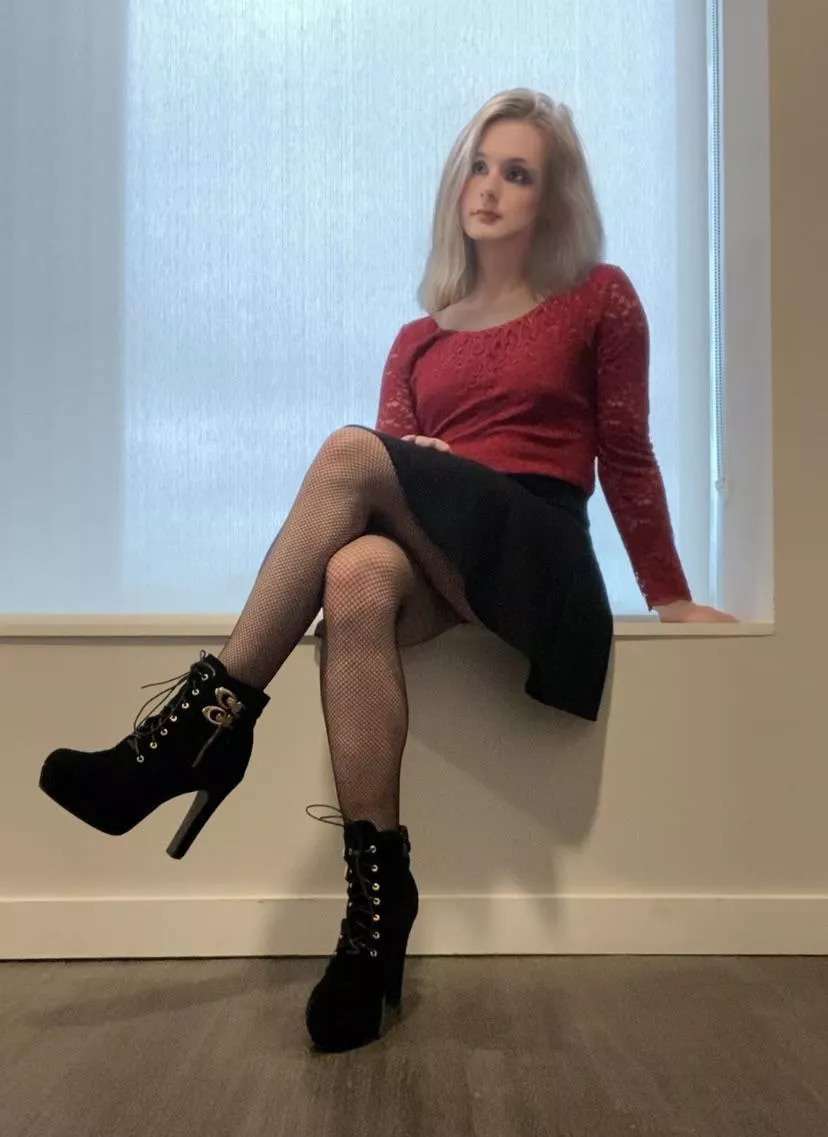 Thinking about who’s gonna make me their princess 🤔