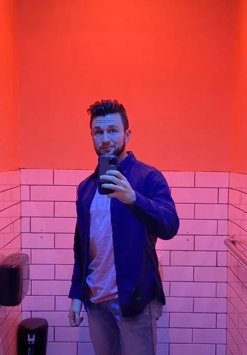 This bathroom's lighting is always fun