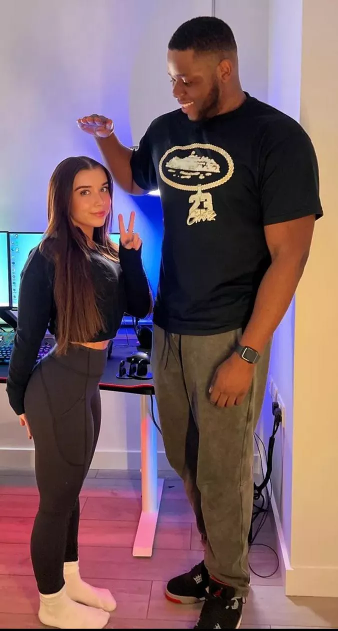 THIS BIG BLACK MAN IS GONNA FUCK THE SHIT OUT OF MY GF😡😡