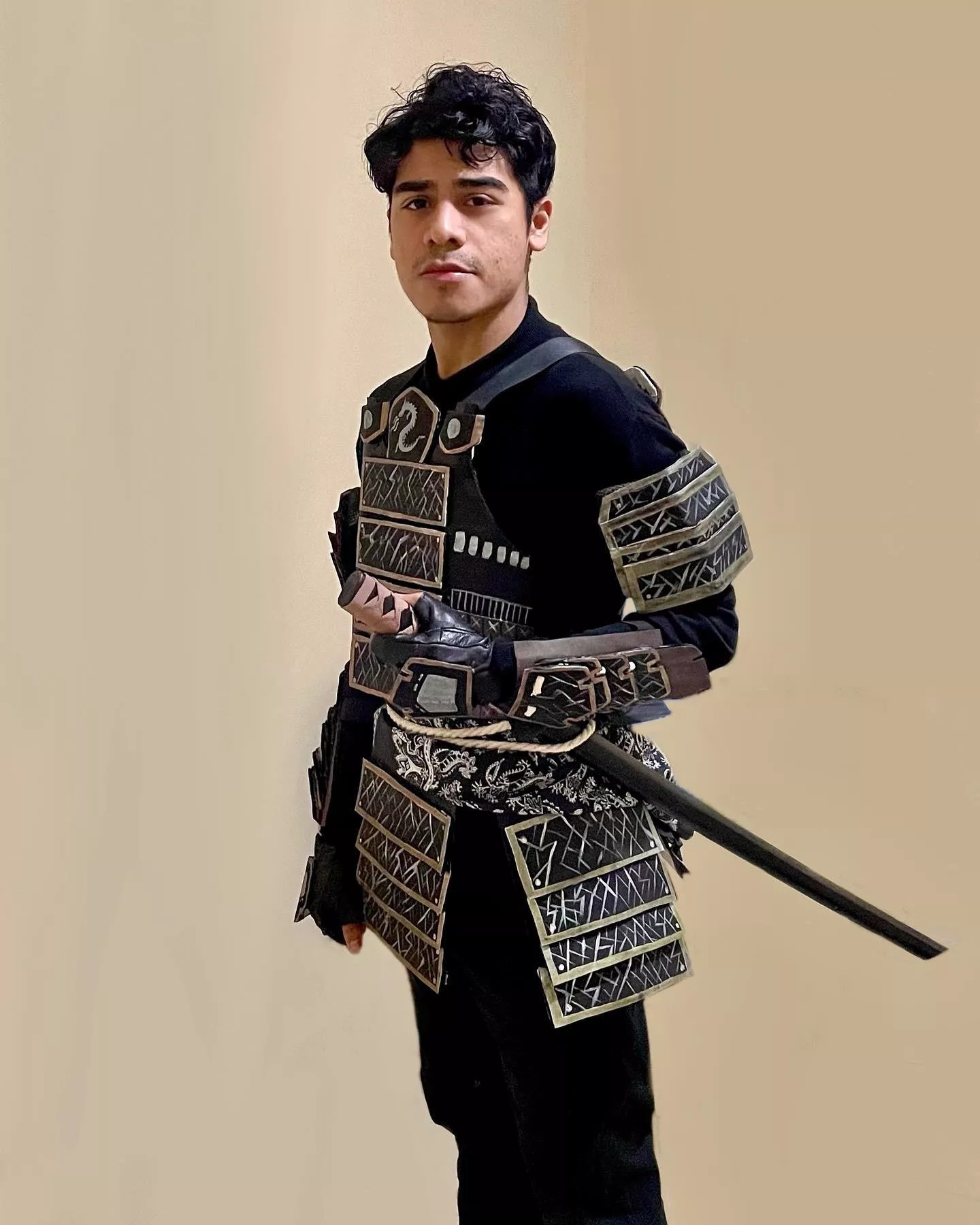 This is my first cosplay ever that I made 100% by myself, all from paper boxes, it’s the orochi class from the game “for honor” it’s not perfect but I’m pretty proud and happy with how it turned out and wanted to show