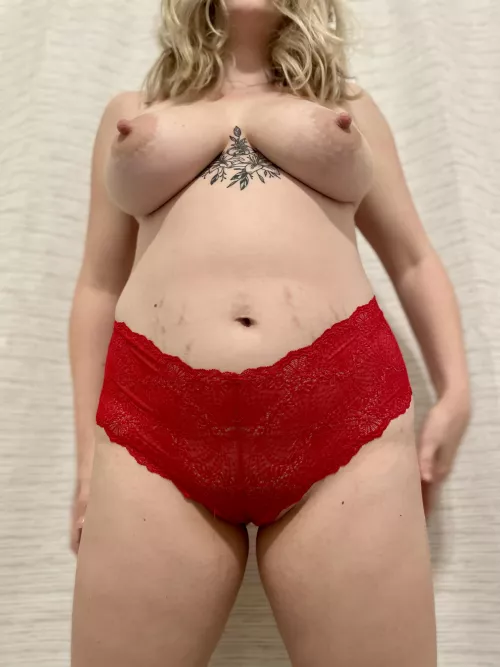 This momma needs her nipples sucked🥵