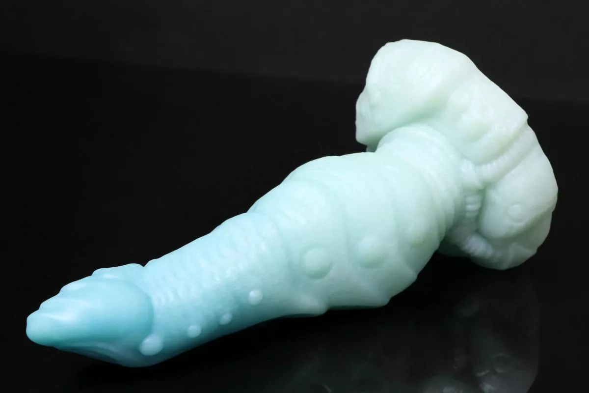 This morning’s grab! Ridley Medium/Medium rogue💙 Hoping he’s a Con ‘22 rogue (GITD) ~