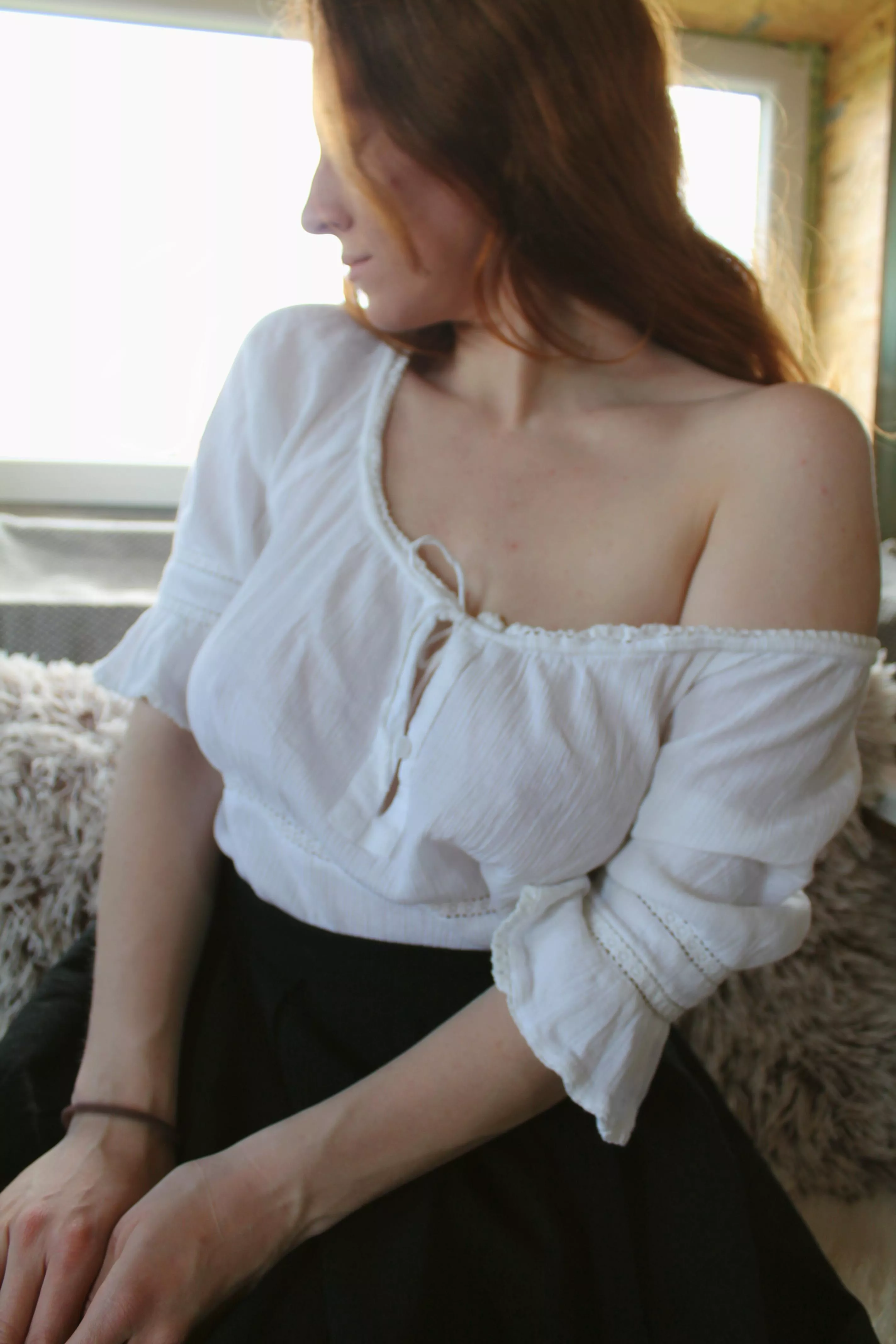 this off-shoulder top gives me vintage vibes