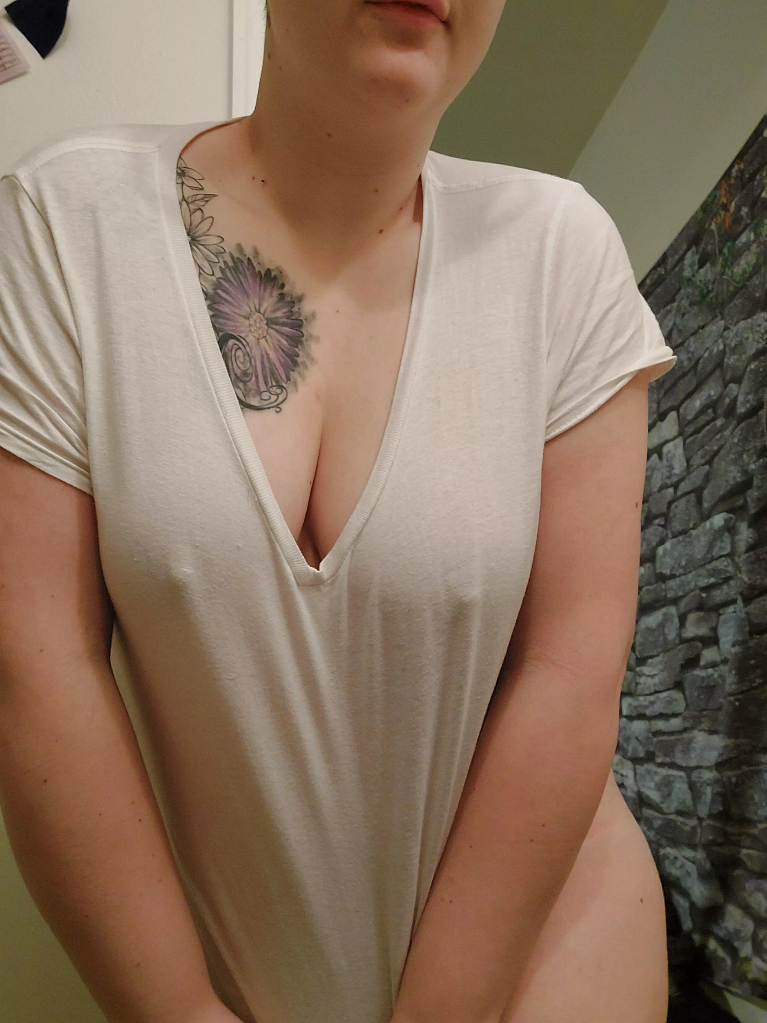 This shy nerd loves to be spoiled, do you want to be my sugar daddy?