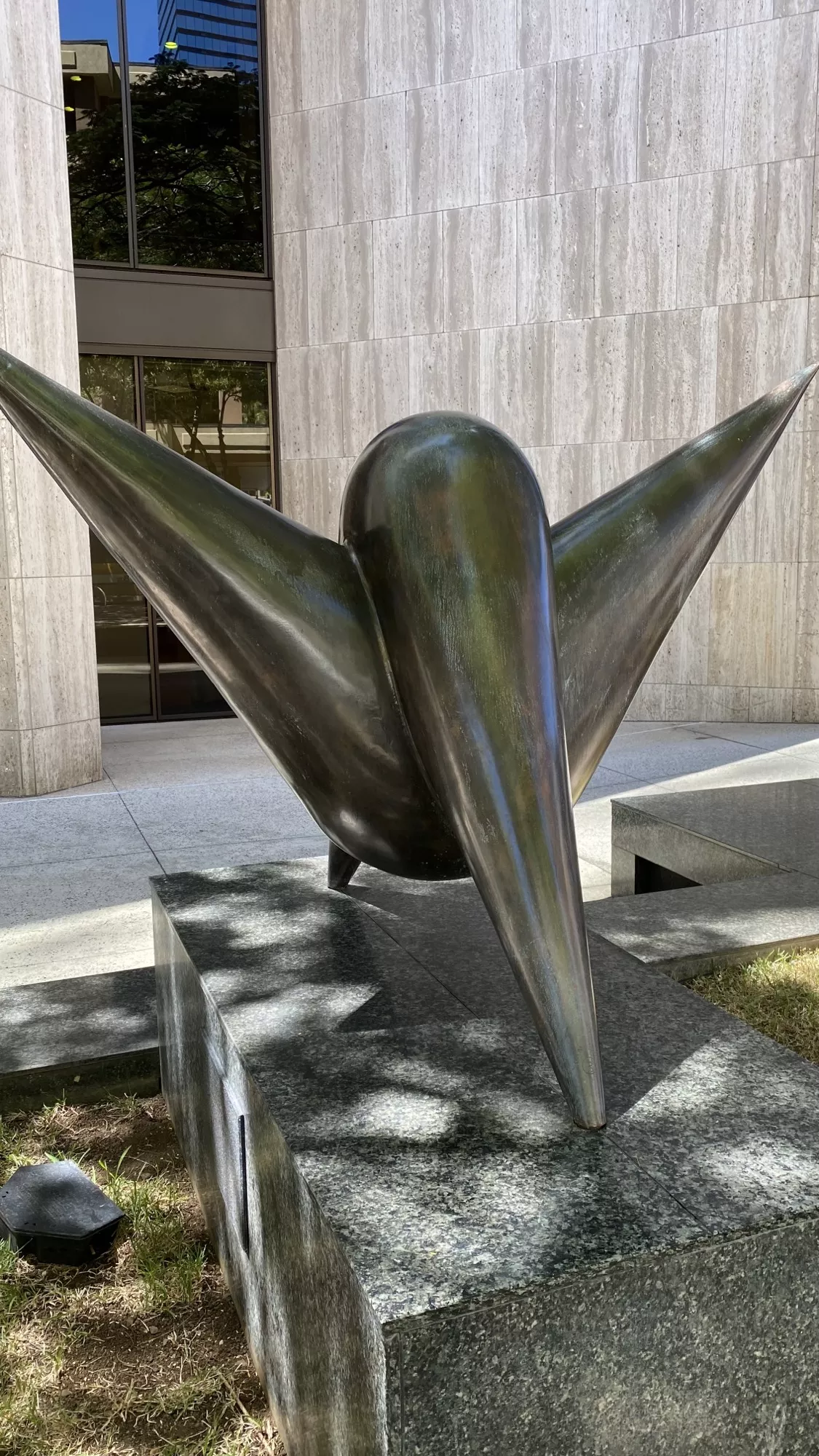 This statue makes me want to browse this sub