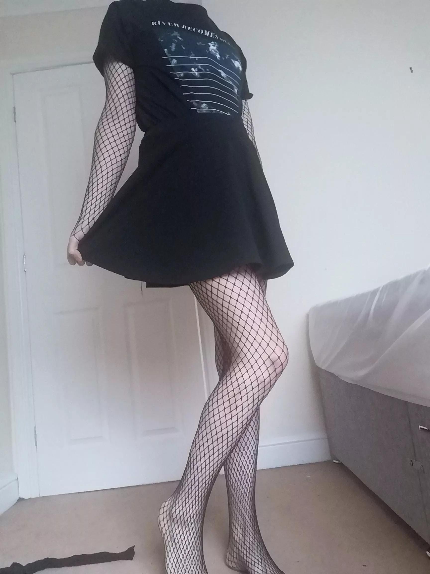 Thought this outfit looked cute 🖤🖤