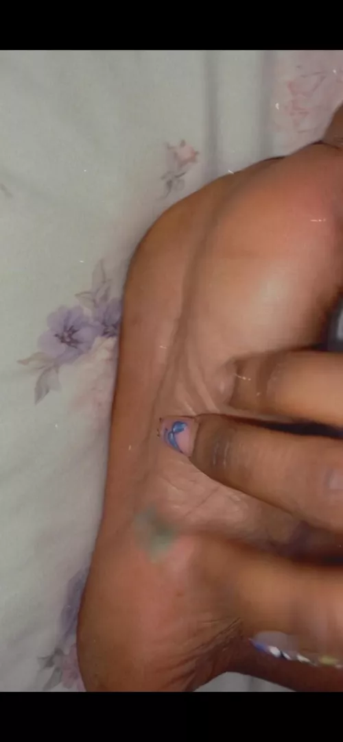 Tickling my own feet turns me on so much !! Makes me giggle & c^m all @ the same time 😅 DM for full vid.