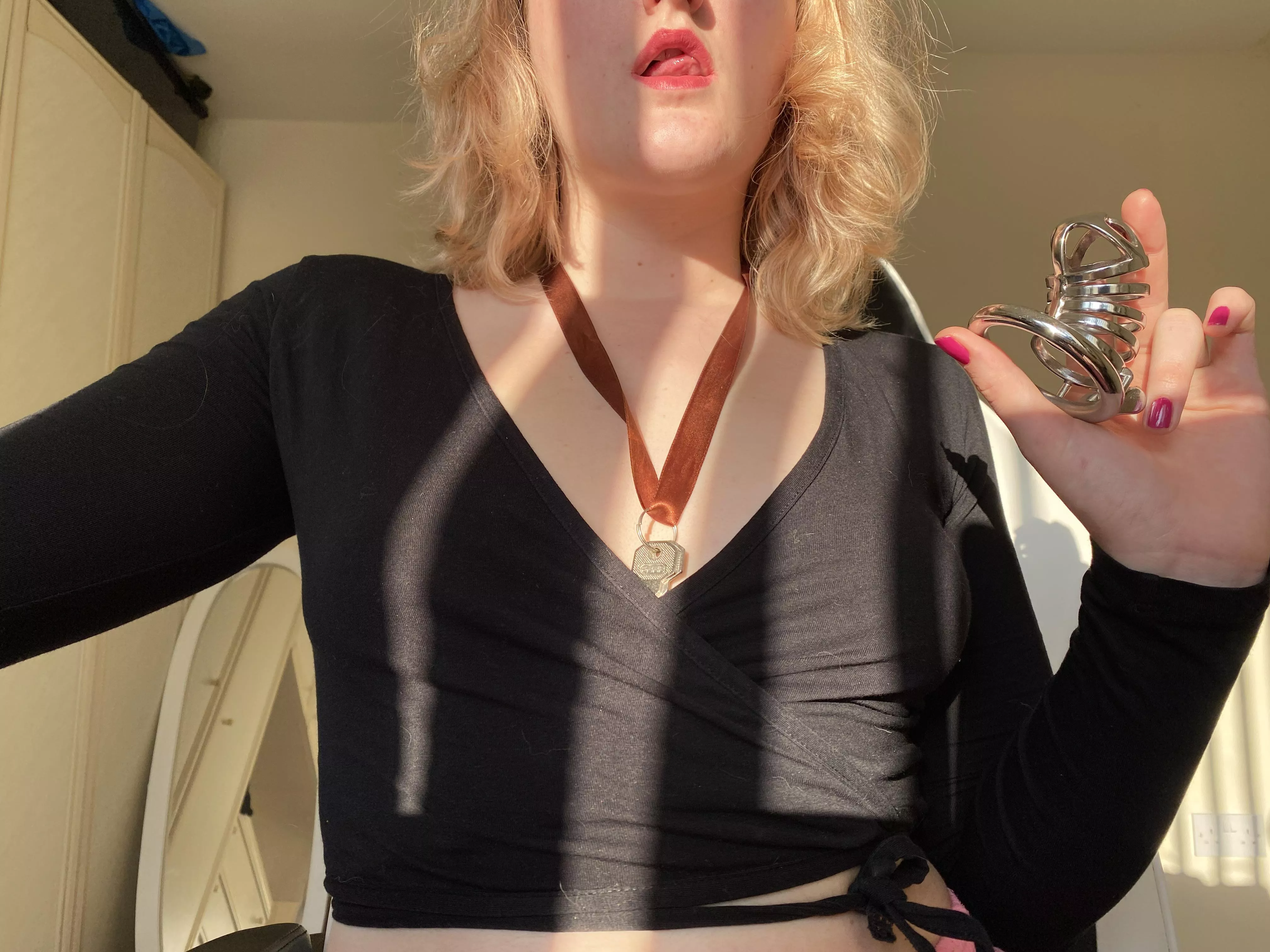 Time to end that relationship between your cock and your own right hand ✋🔐 Time to end that relationship between your cock and your own right hand ✋🔐