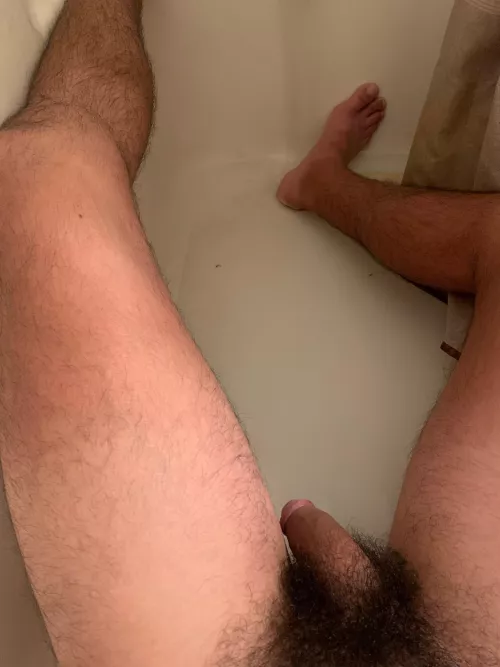 Time to relax in a tub.Any kinky female wanna scrub me down😶‍🌫️[M]