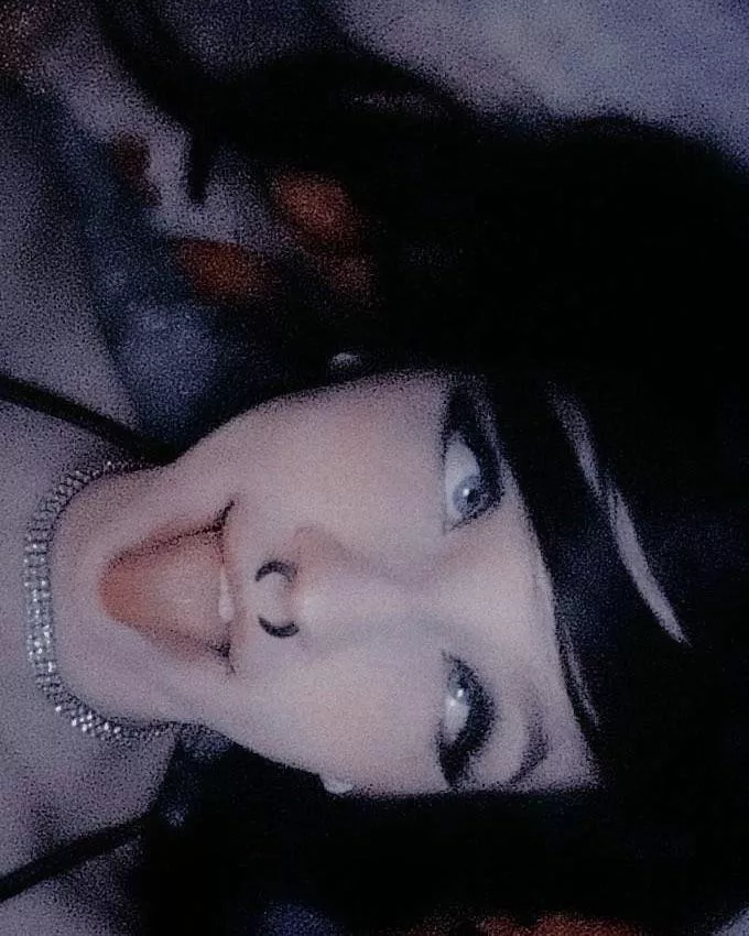 Tiny girl, tiny tongue 🖤