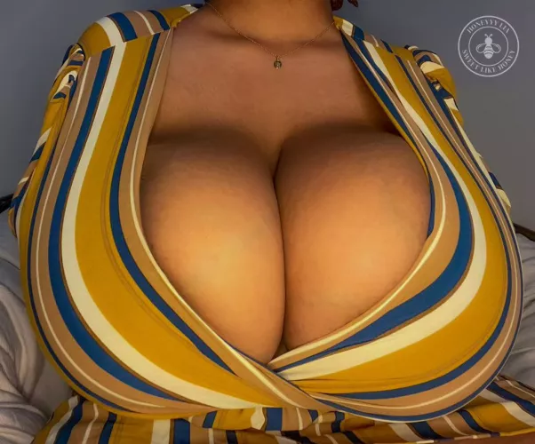 Tipping the sexy scale in this new outfit!🤩⚠️