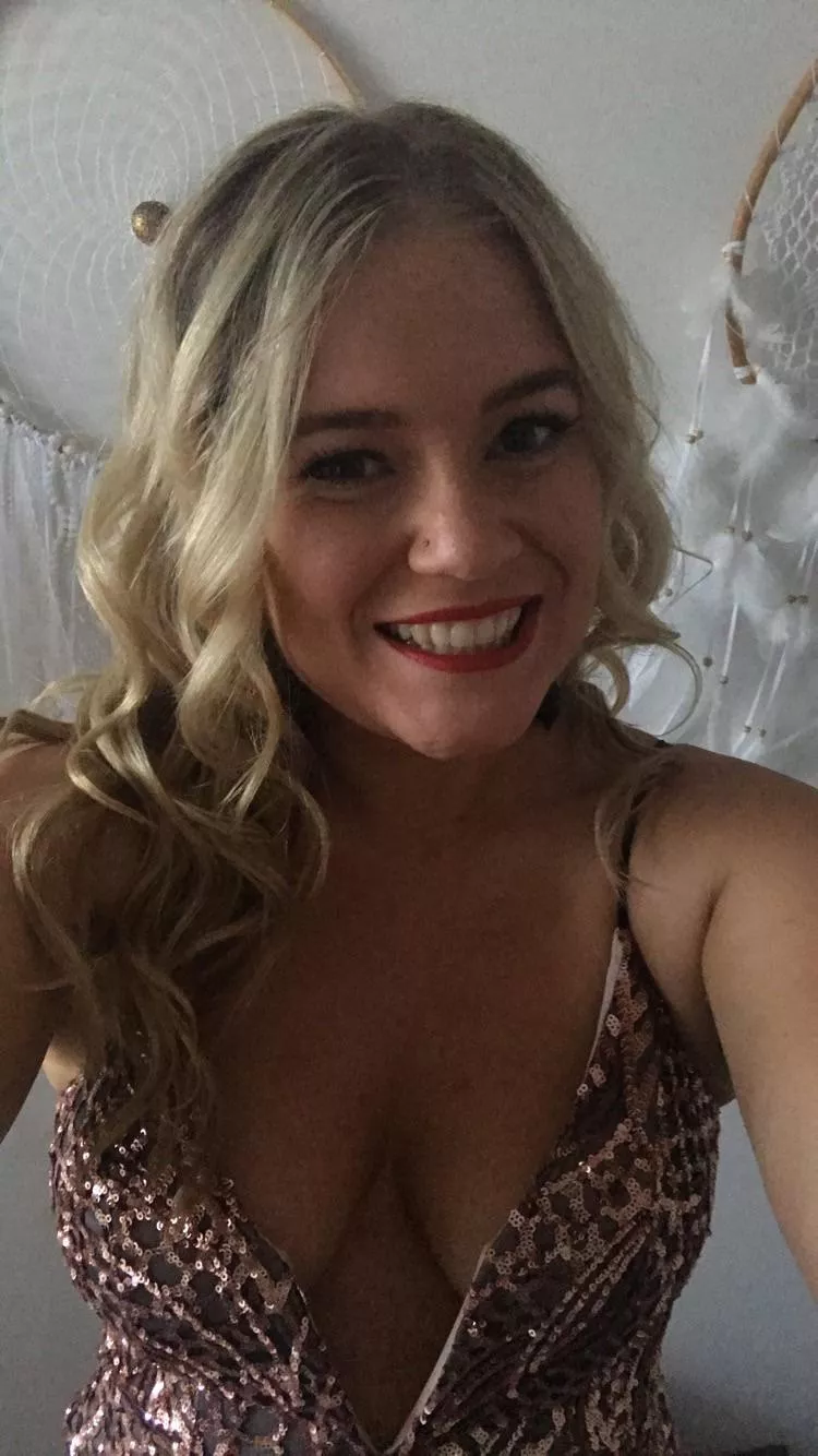 Tits out for the boys? 😝