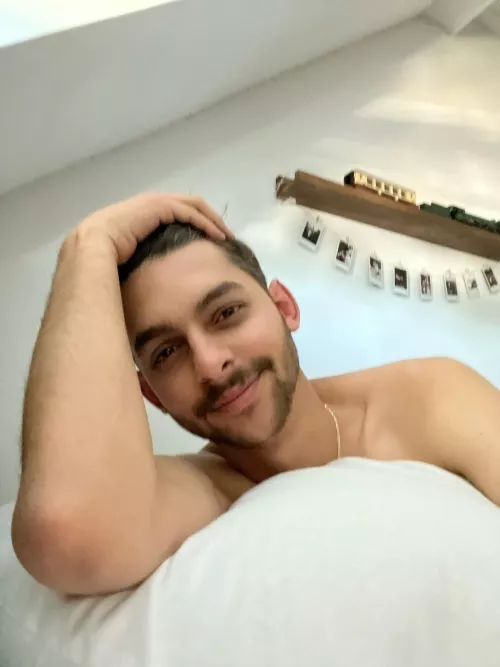 To all the boys in the back we say good morning, say it back! π΄π€£ DMs are open! βΊοΈ