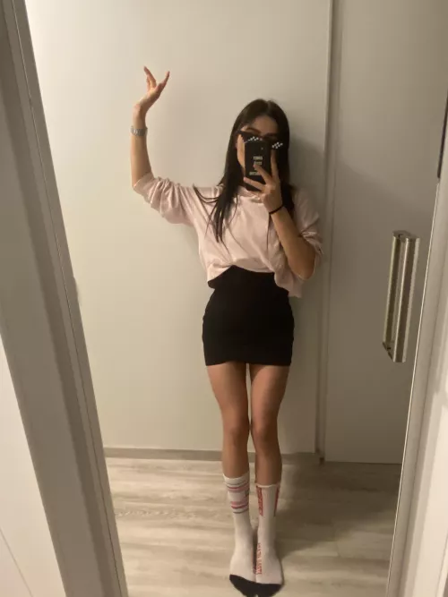 To be honest, would you masturbate to my nudes if I ever sent you some😀