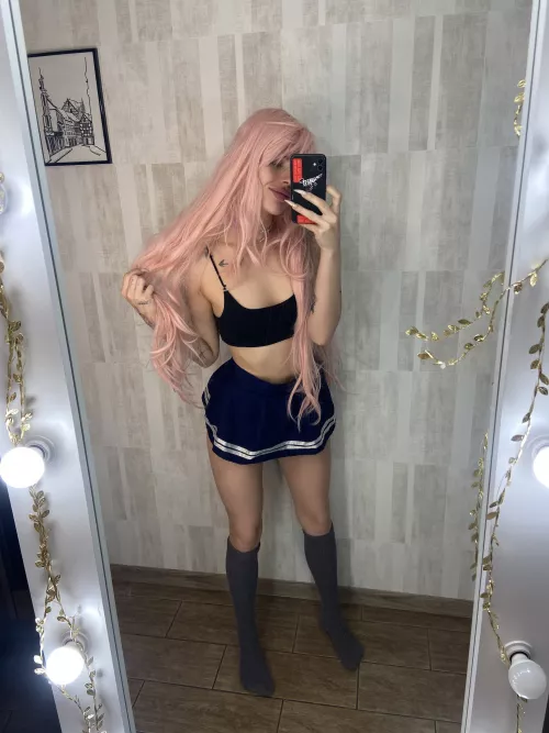 To be honest, would you masturbate to my nudes if I ever sent you some😀