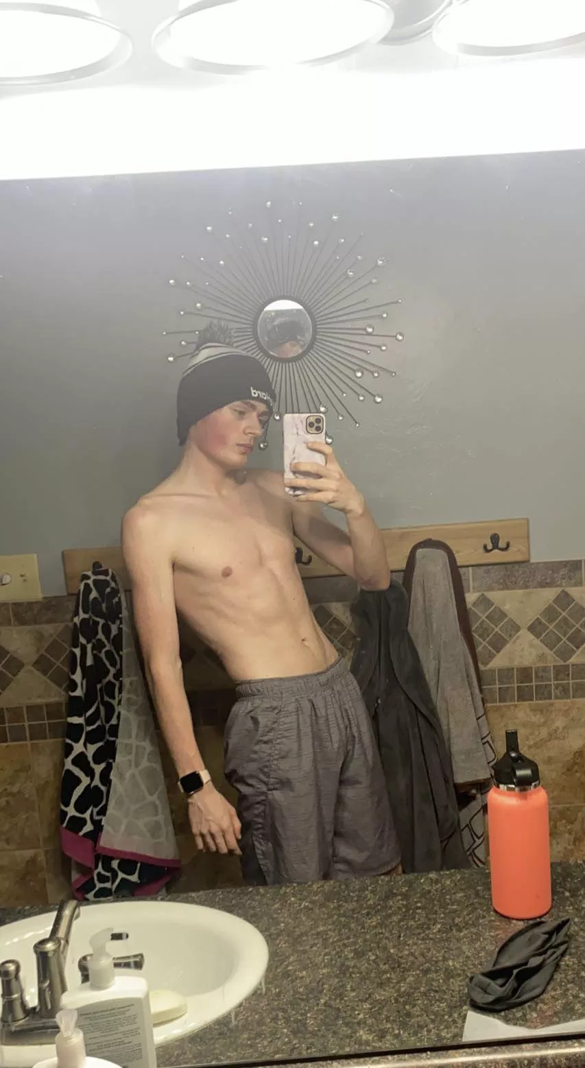 today marks 4 months since i’ve consistently started working out/eating better! confidence is increasing everyday 🥰