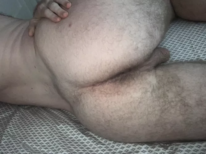 Too lazy to shave but I think it’s hot 🤷