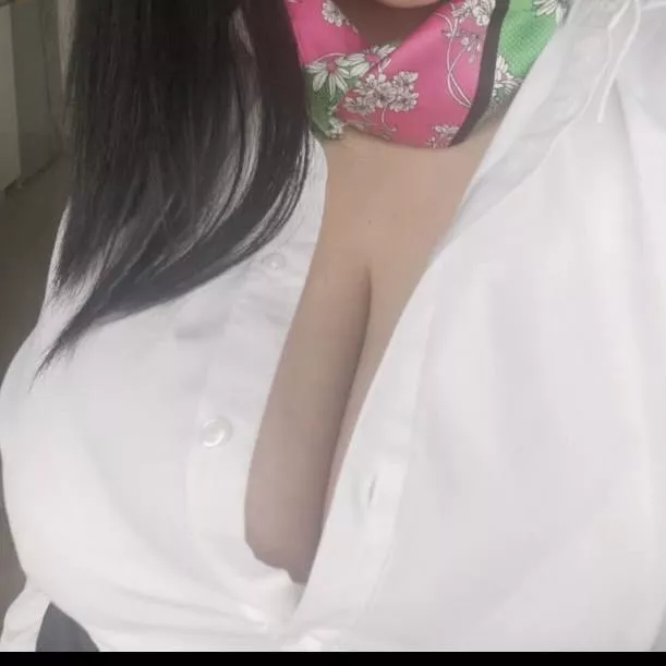 Took this one on the hallway at the office. Hope nobody saw me 🙈.