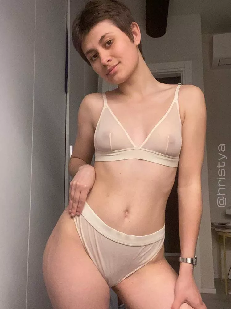 TOP 5,9%⚡️ 19 years old little princess Loves big dicks.