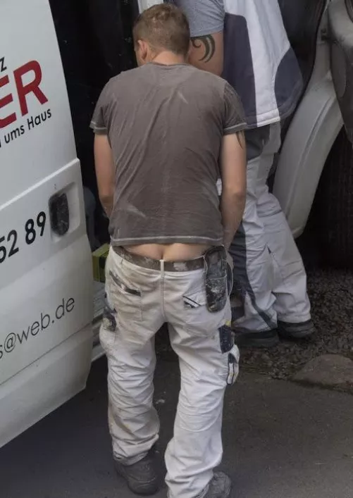 “Tradie butt crack” …