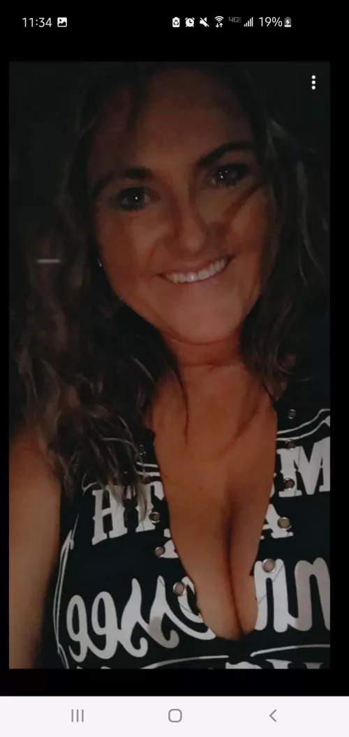 Trading or tributes? She's 33. Snap me @ showdemoff [M4A]