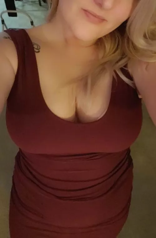 Tribute my sister and her amazing boobs? 😍😬