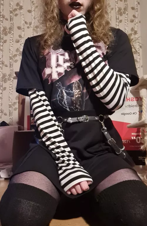 tried black lipstick for the first time, what do y'all think?🖤