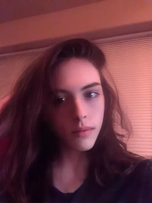 Trying new makeup styles, wyt?