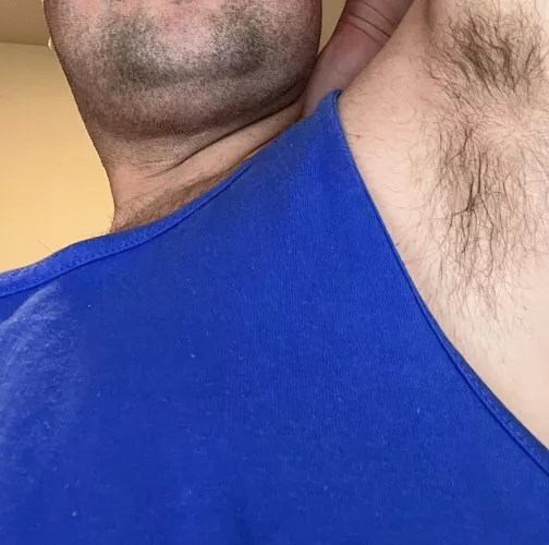 Trying to do work but my sweaty pits are distracting me 😜