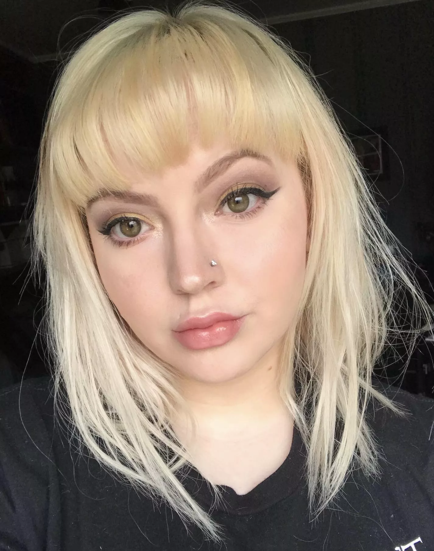 Trying to master the dumb babydoll bimbo stare 🥺 do I look ditzy enough? 🎀