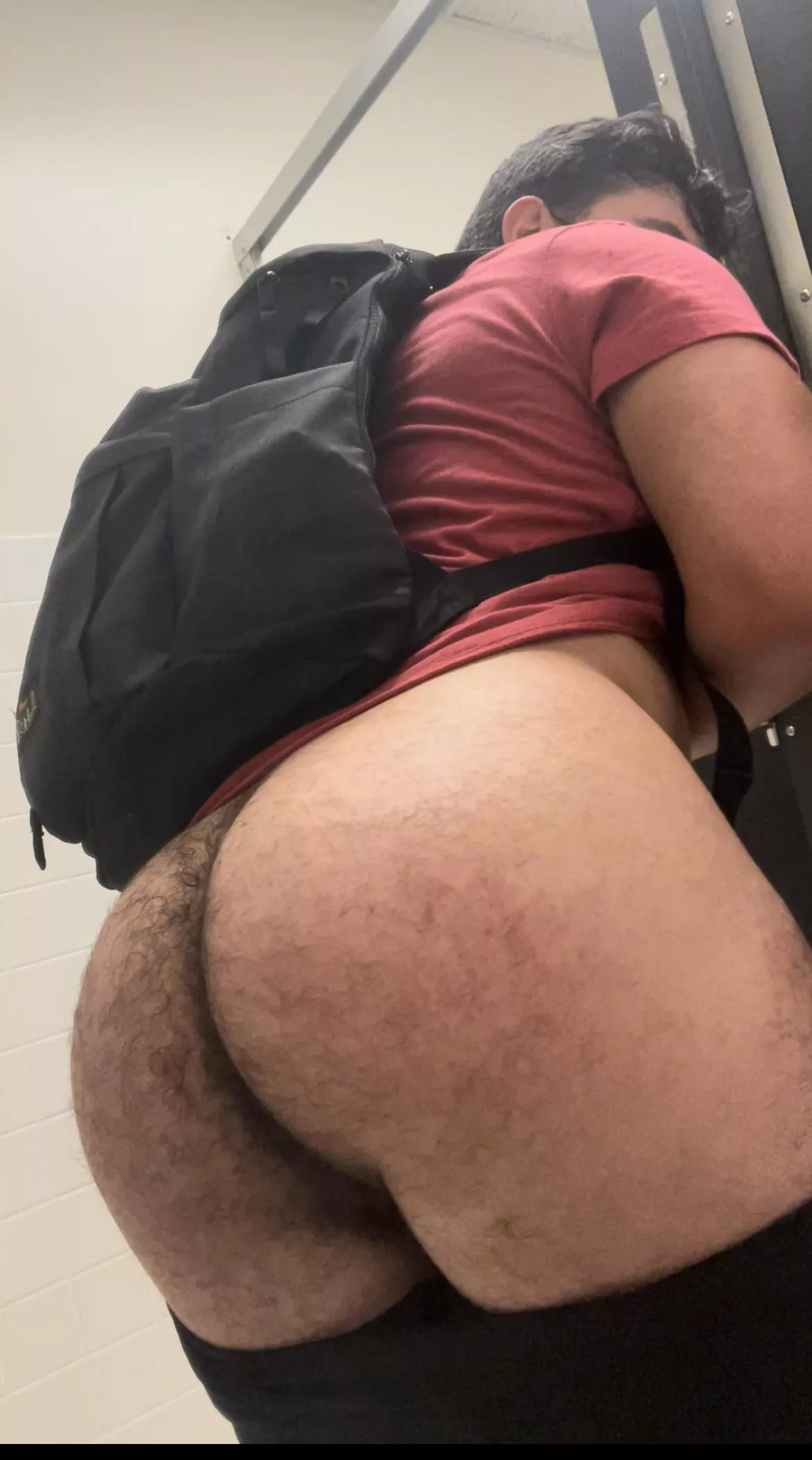 tryna to get fucked real quick after this leg day on campus