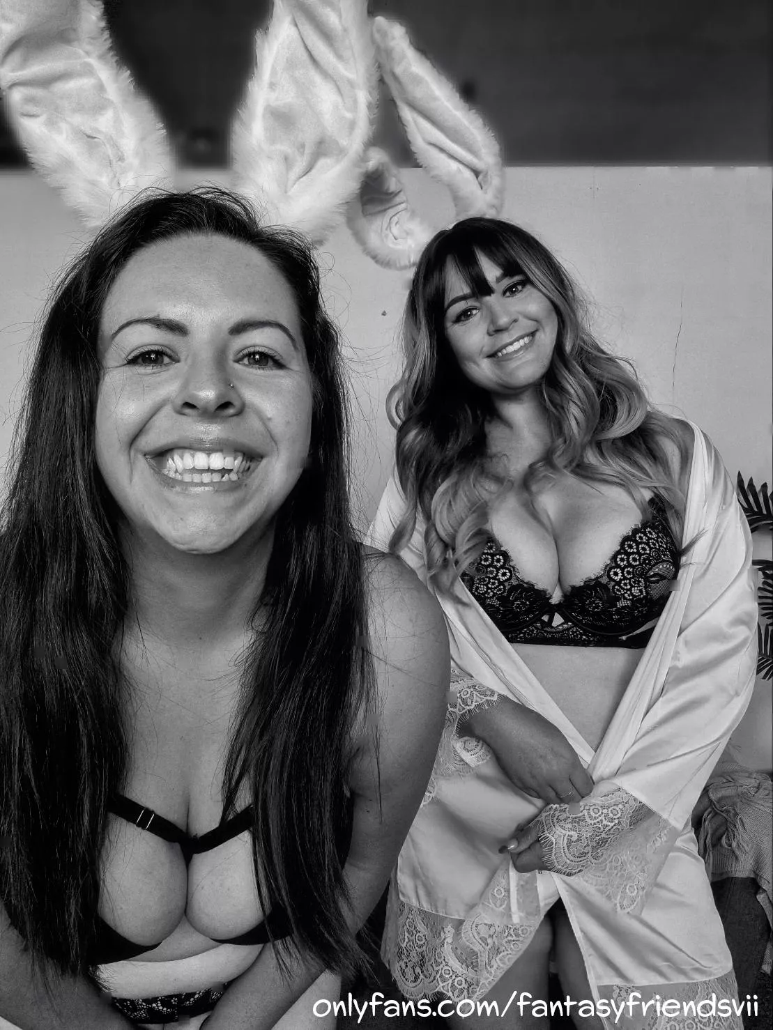 two cuties looking followers ... or wine 🙈😘🔥