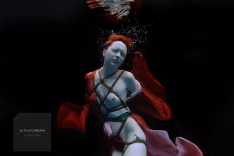 Under water shibari 😊