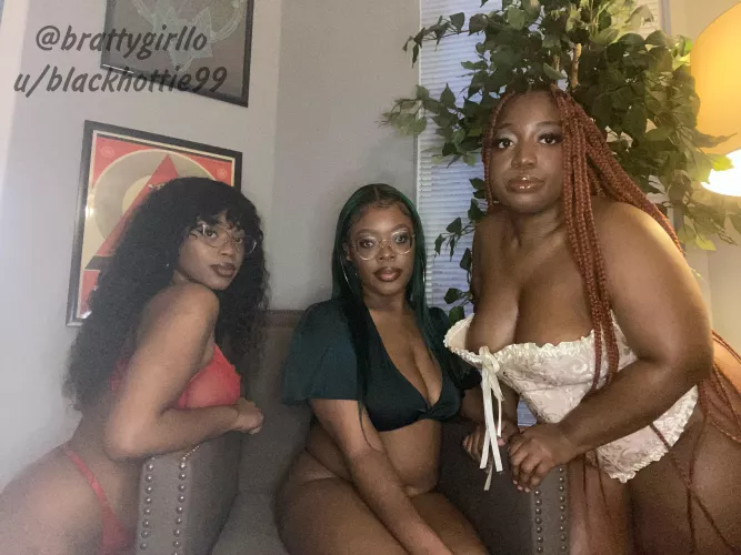 Unfriendly black hotties [w/ Queen Vee & Monarch Blix] [domme]