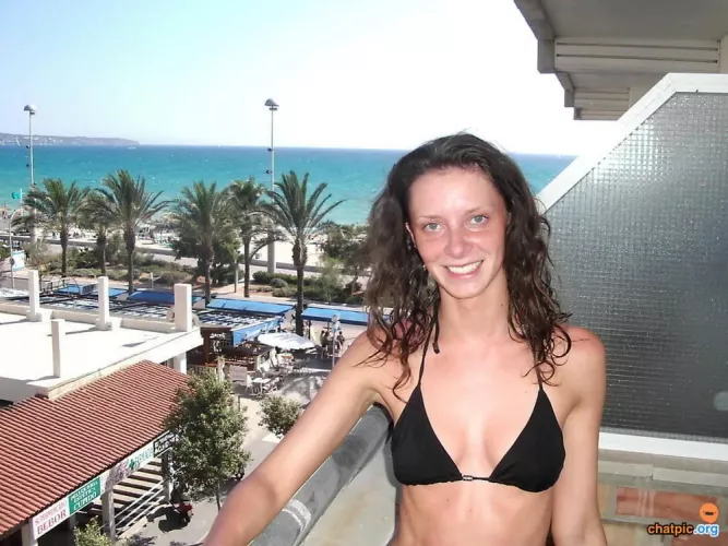 Upvote make her famous and i’ll share more of this slut