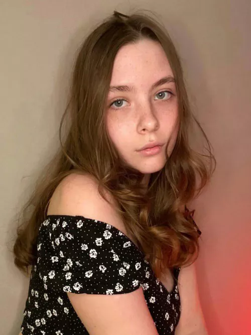 use one emoji to describe me🤭