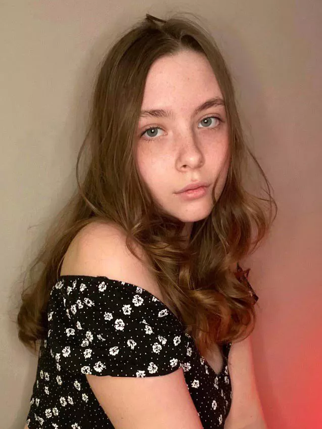 use one emoji to describe me🤭