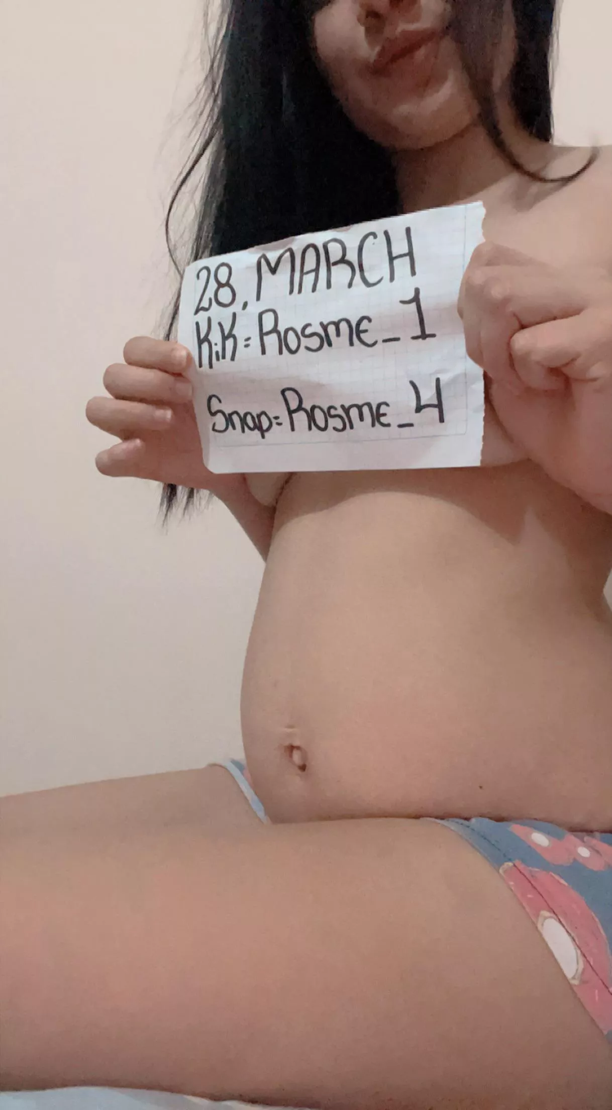 vote for my cute belly 🤰🏻 and write me on my snap or Kik