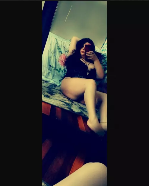 wanna come kiss on these thighs?🥵