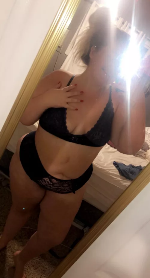 Wanna fuck a chubby MILF… 26F